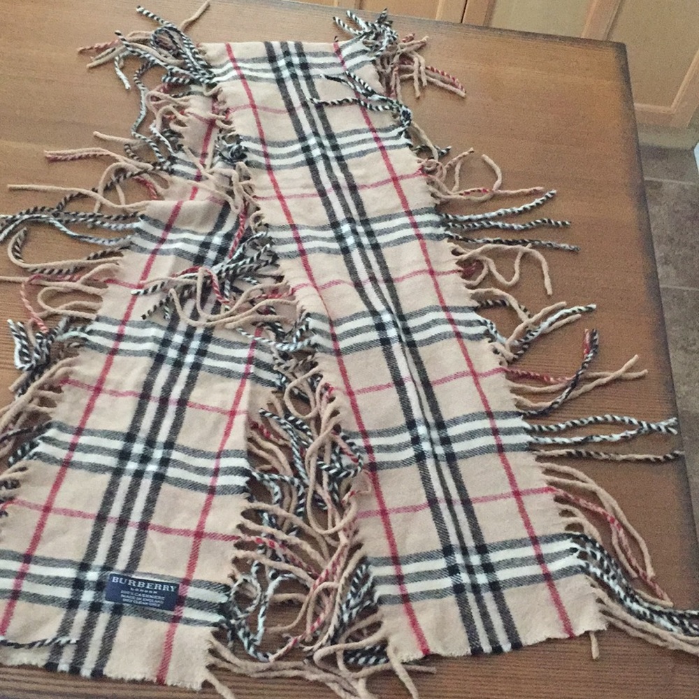 Never worn Burberry fringe nova scarf
